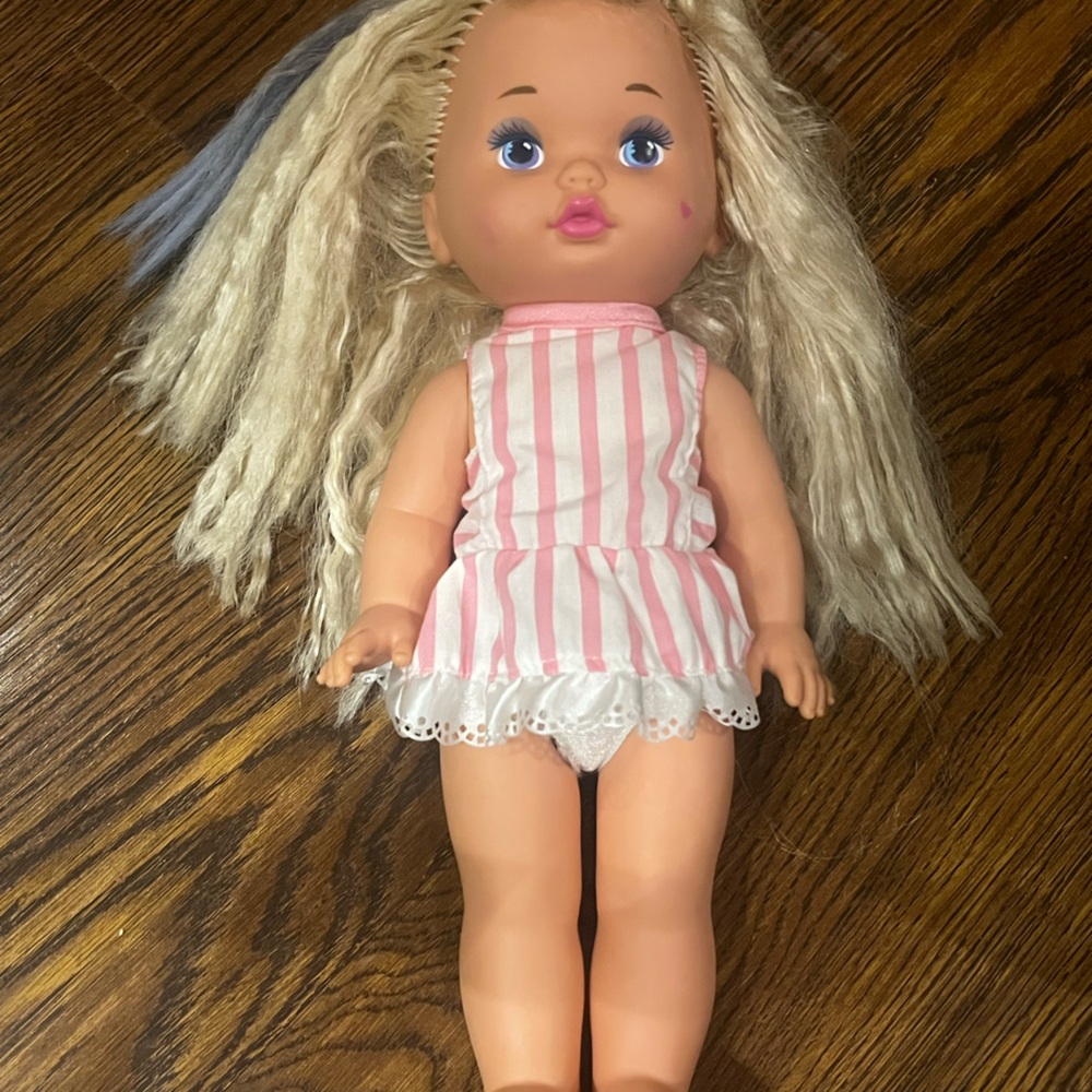 Mattel Doll lil miss makeup Blonde crimped Hair little 1980s vintage